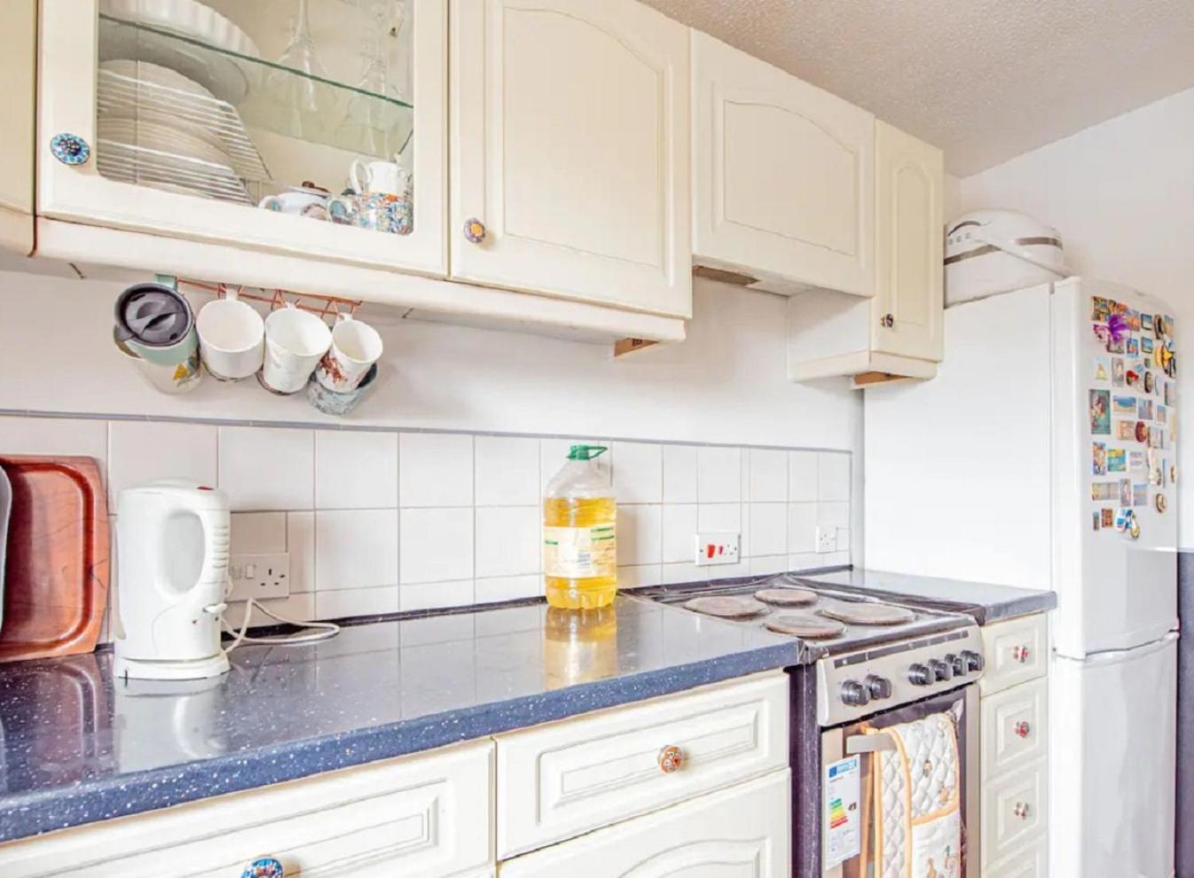 Home Away Home Near Heathrow Airport Cowley  Εξωτερικό φωτογραφία