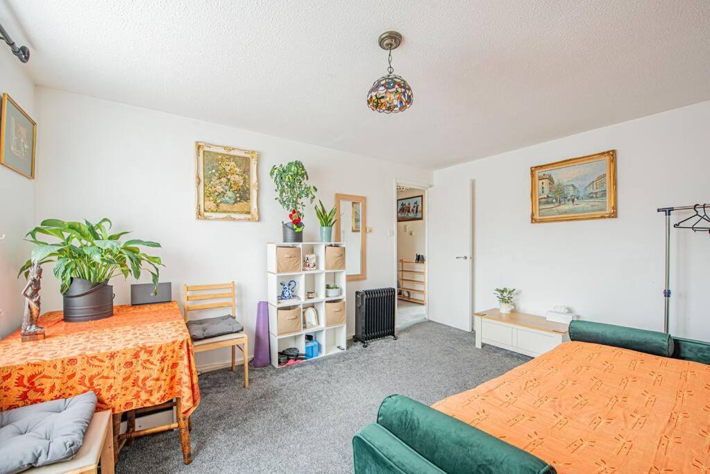 Home Away Home Near Heathrow Airport Cowley  Εξωτερικό φωτογραφία